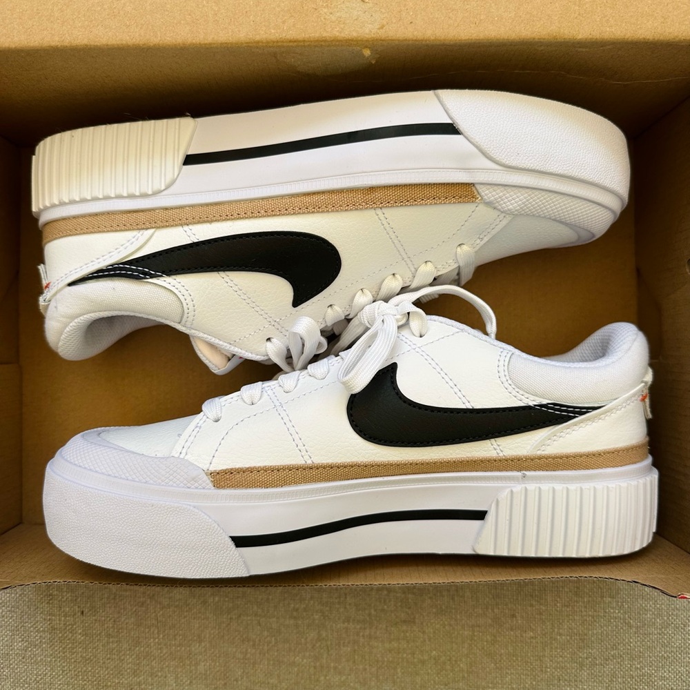 Women’s Nike Court Legacy Lift - Never Worn! Size 7.5